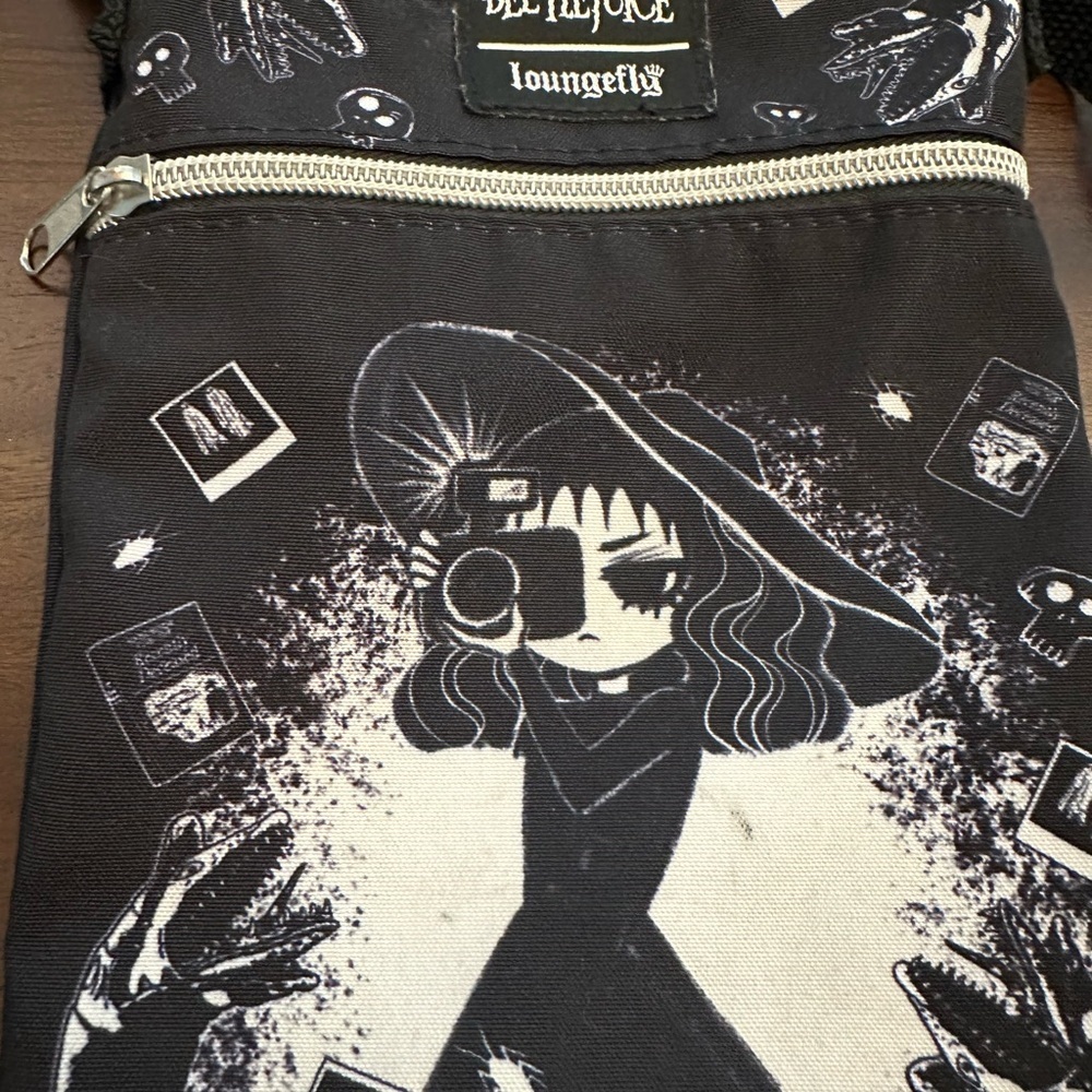 RARE Loungefly Beetlejuice Lydia Passport Crossbody Bag - Picture 6 of 6